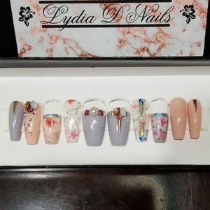 Floral press-on nails